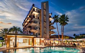 Almaluna Hotel & Resort