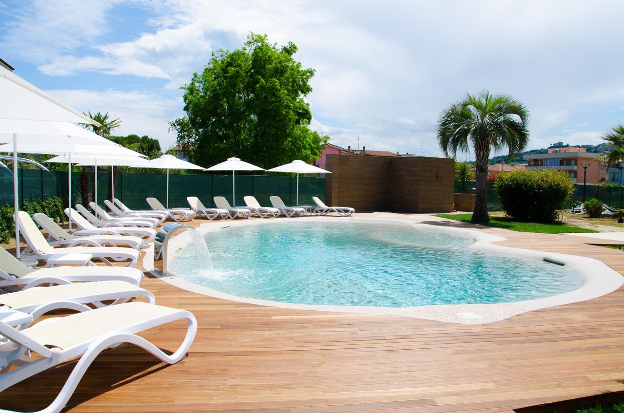 Almaluna Hotel & Resort Alba Adriatica Esterno foto