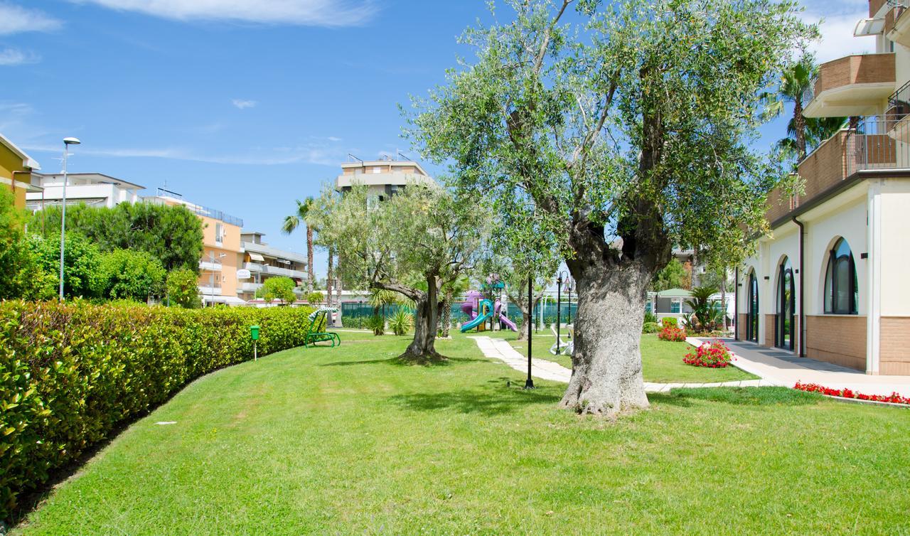 Almaluna Hotel & Resort Alba Adriatica Esterno foto