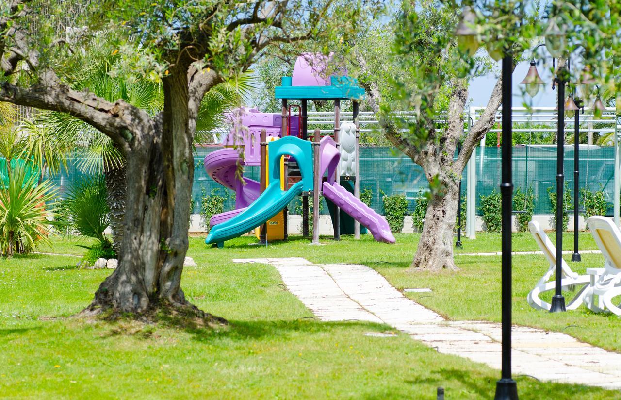 Almaluna Hotel & Resort Alba Adriatica Esterno foto
