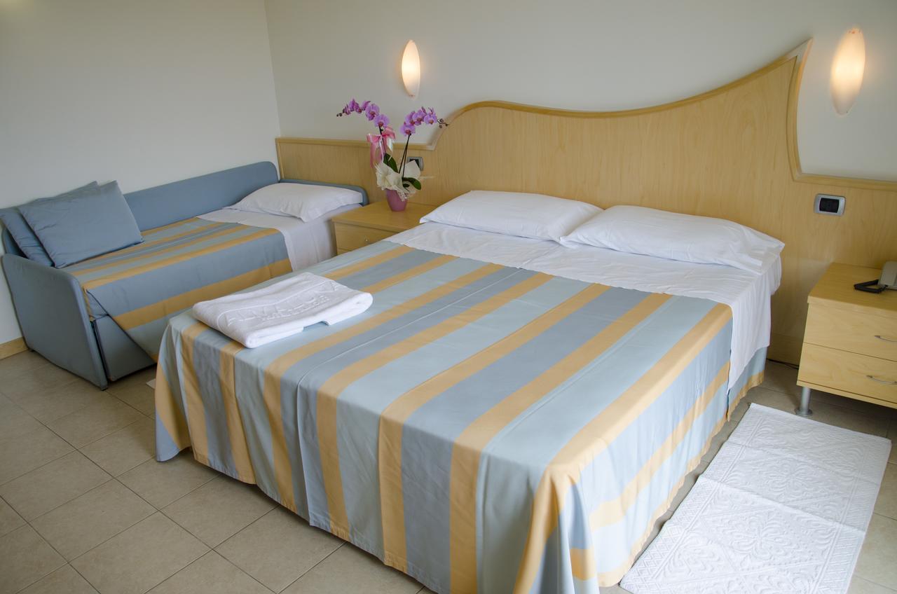 Almaluna Hotel & Resort Alba Adriatica Esterno foto
