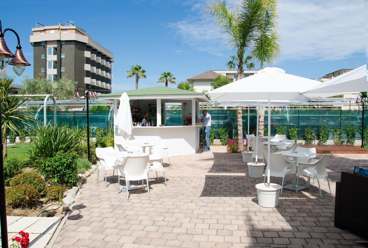 Almaluna Hotel & Resort Alba Adriatica Esterno foto