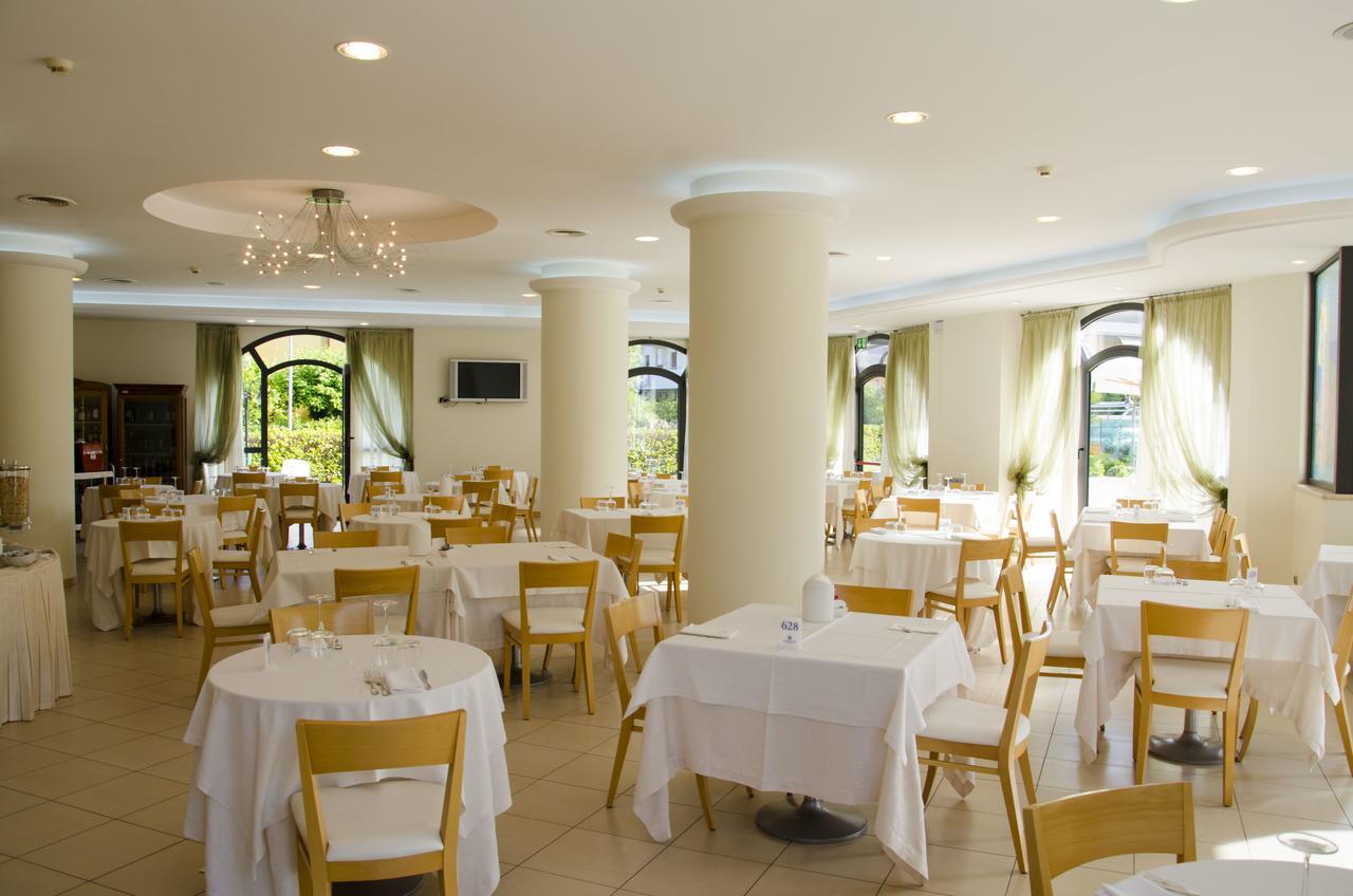 Almaluna Hotel & Resort Alba Adriatica Esterno foto