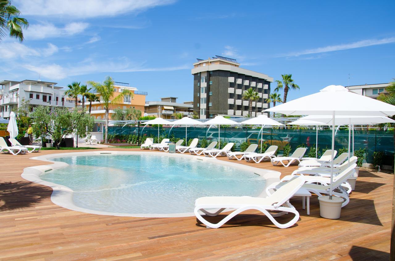 Almaluna Hotel & Resort Alba Adriatica Esterno foto