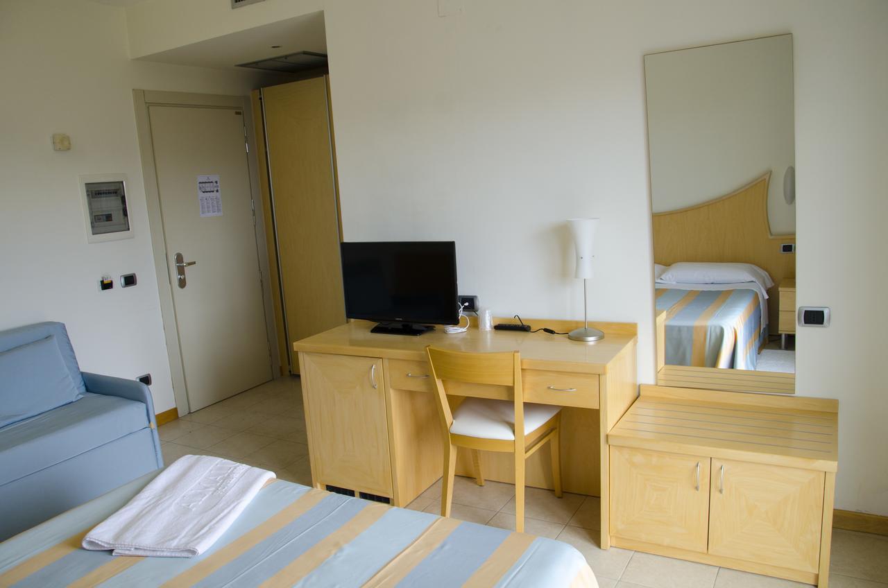 Almaluna Hotel & Resort Alba Adriatica Esterno foto