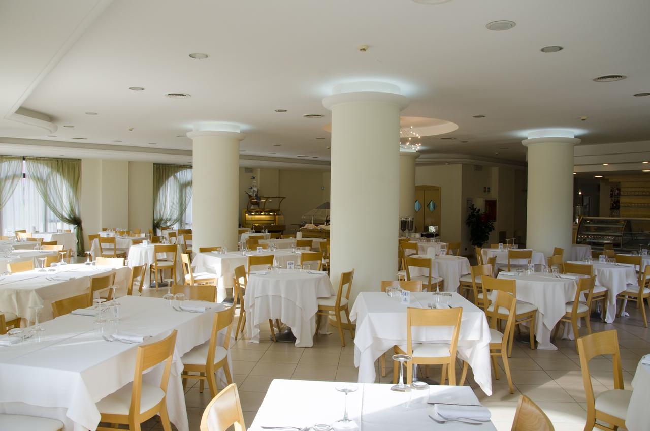 Almaluna Hotel & Resort Alba Adriatica Esterno foto