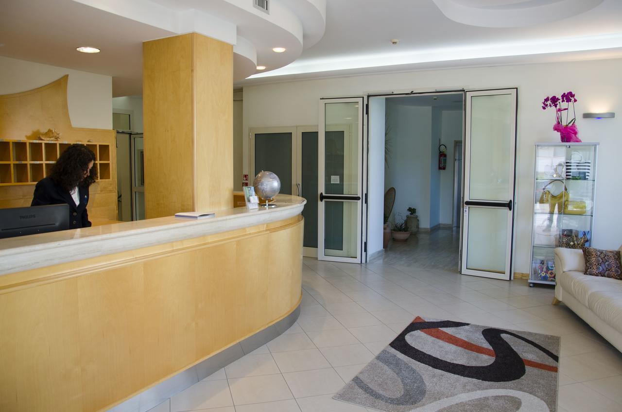 Almaluna Hotel & Resort Alba Adriatica Esterno foto
