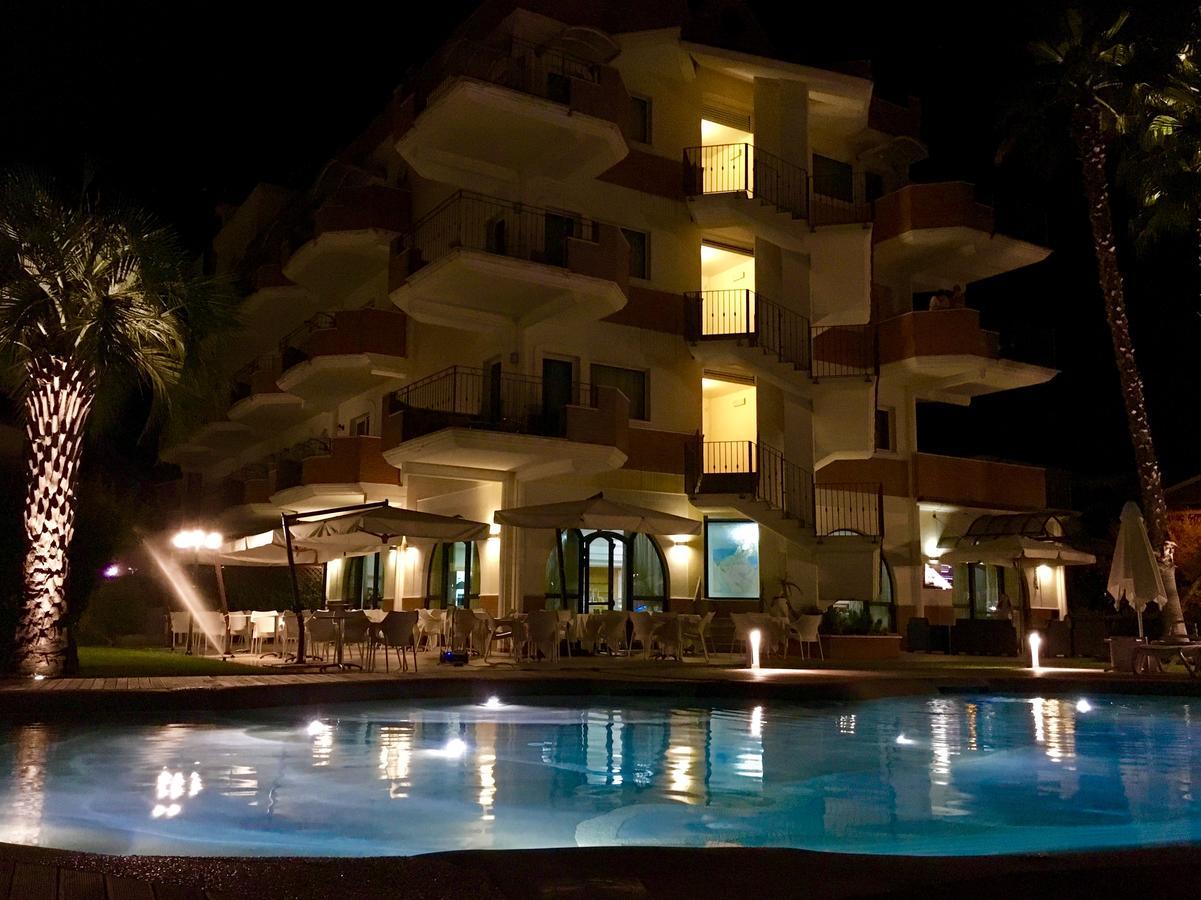 Almaluna Hotel & Resort Alba Adriatica Esterno foto