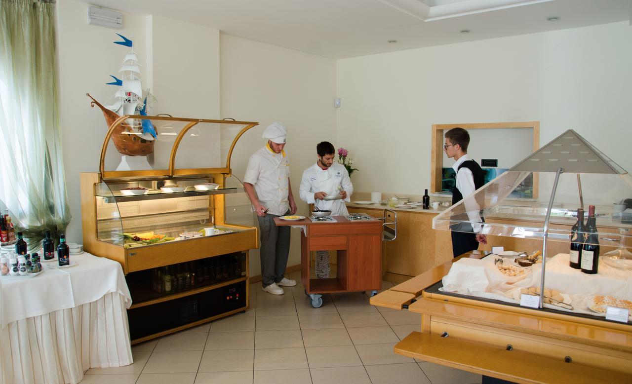 Almaluna Hotel & Resort Alba Adriatica Esterno foto