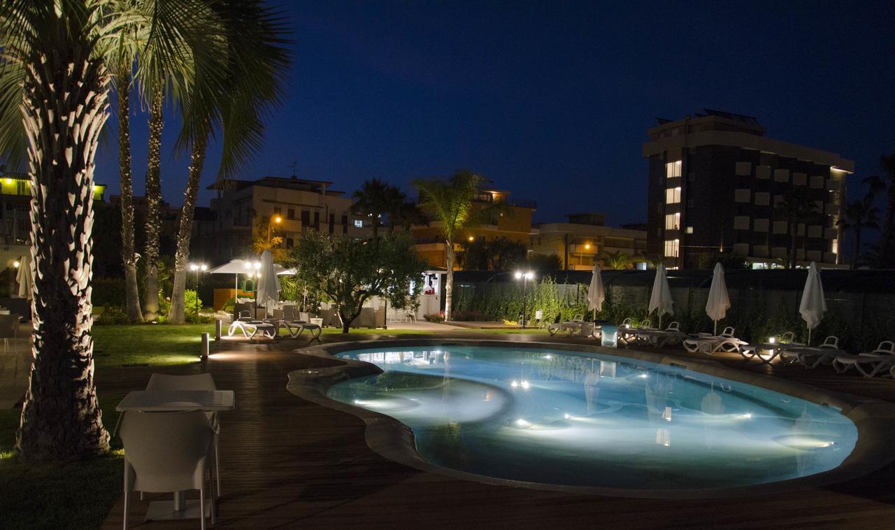 Almaluna Hotel & Resort Alba Adriatica Esterno foto