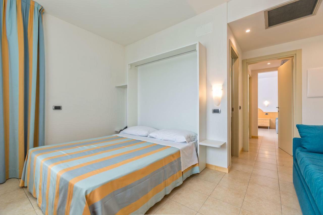Almaluna Hotel & Resort Alba Adriatica Esterno foto