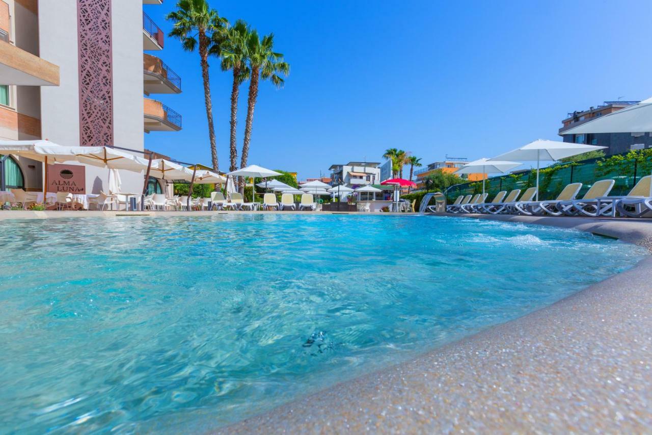 Almaluna Hotel & Resort Alba Adriatica Esterno foto