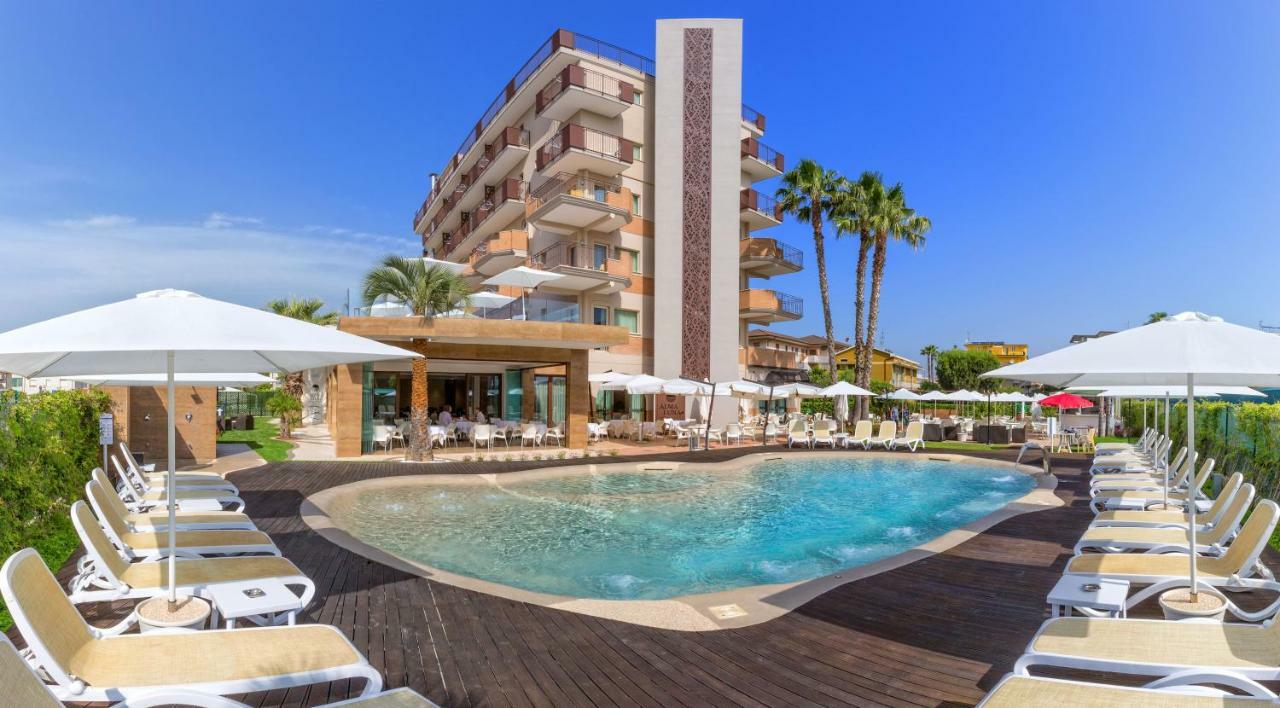 Almaluna Hotel & Resort Alba Adriatica Esterno foto