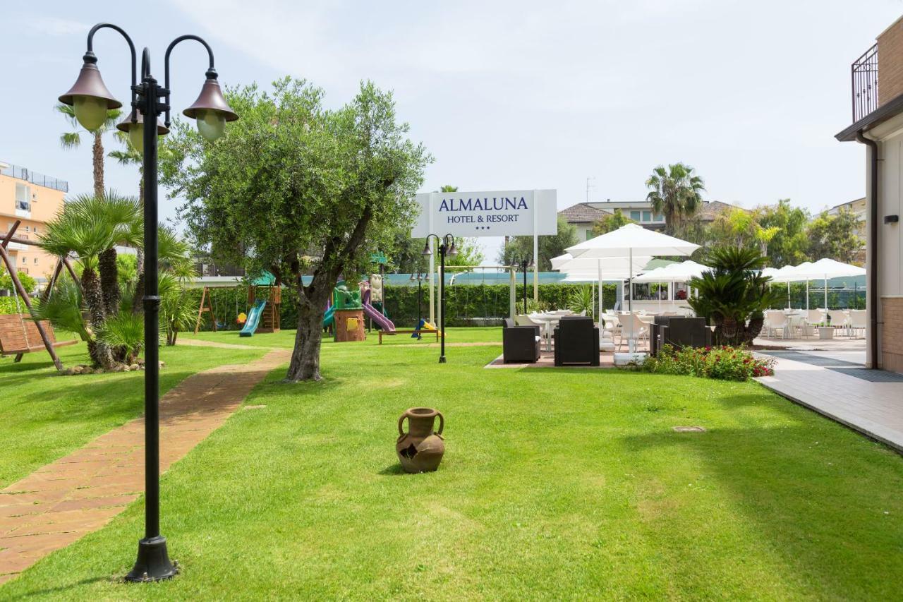 Almaluna Hotel & Resort Alba Adriatica Esterno foto
